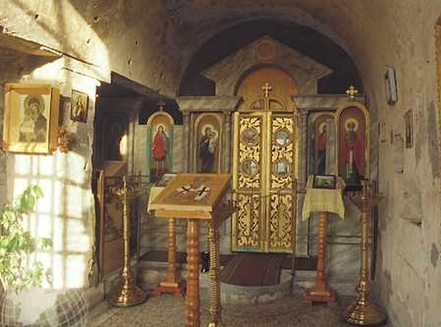 алтарь пещерного храма