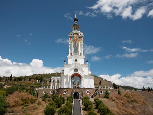 вид с моря на Храм Святителя Николая