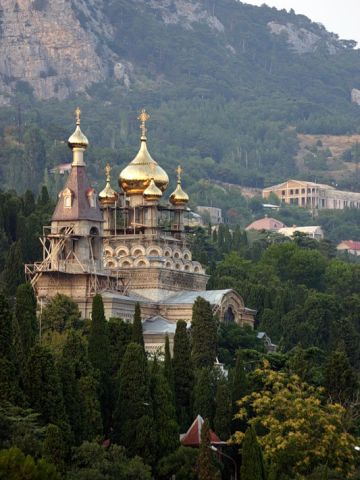 вид на храм Св. Архистратига Михаила