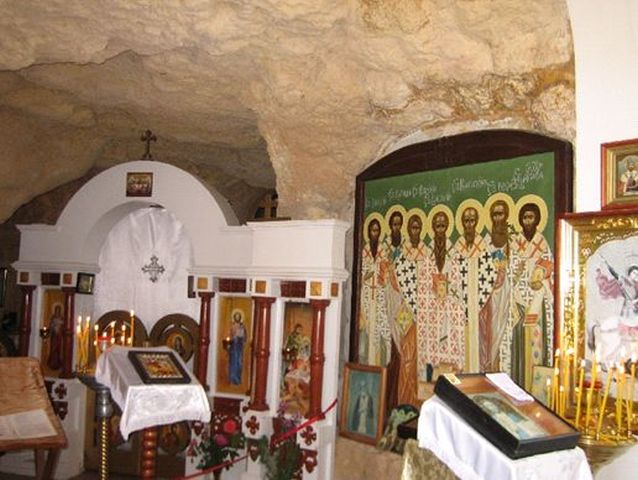 внутри пещерного храма во имя Рождества Христова