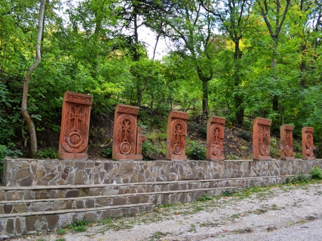 каменные кресты Акопа