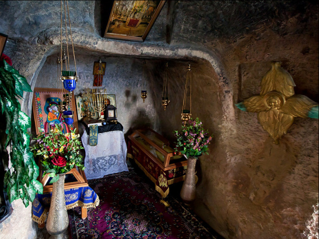 крещальня с бывшей купальней в нише