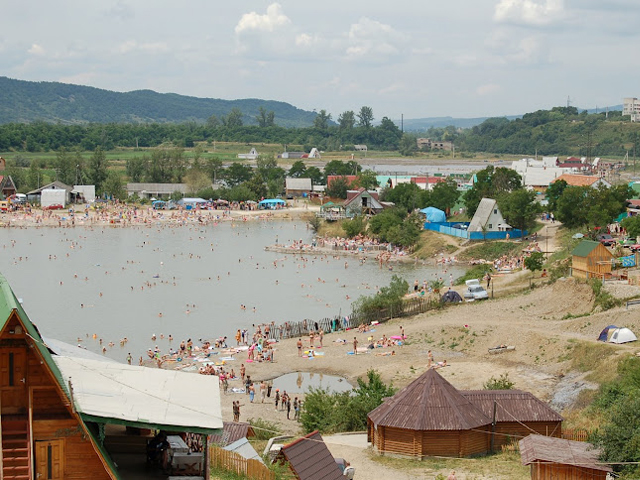пляж на озері