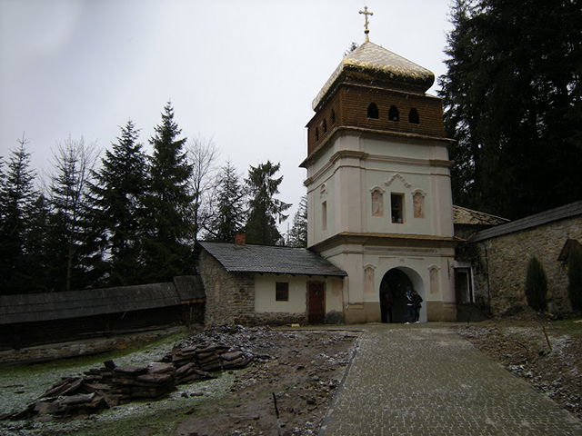 Главный вход в Манявский скит
