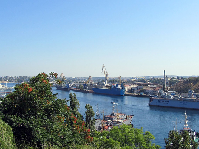 Морской порт Севастополя