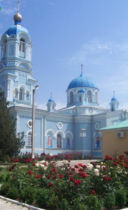 на территории храма