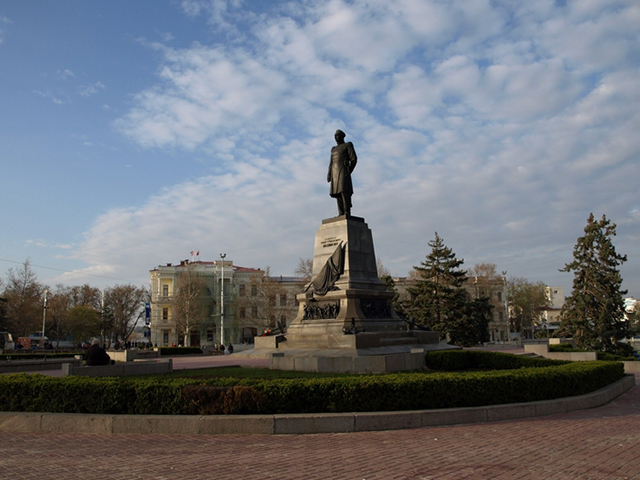 Памятник Нахимову