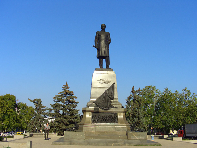 Памятник Нахимову