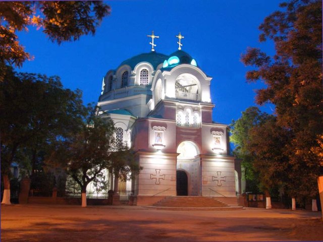 вид Свято-Николаевского собора в вечернее время