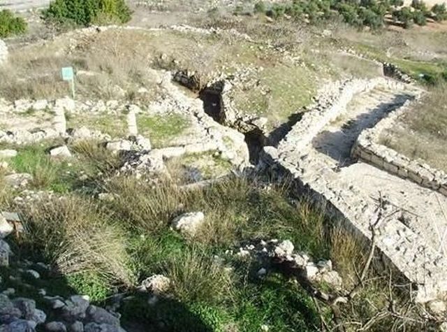 остатки крепости на горе Кастель