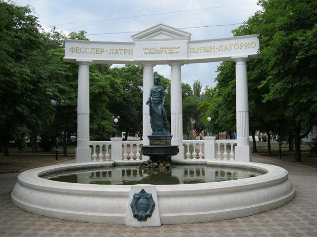 Памятник «Доброму гению»
