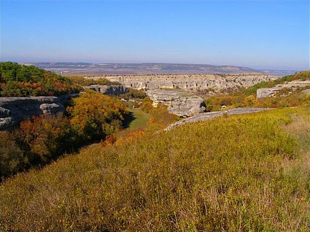 вид на плато «Кызык-Кая» с горы «Тау-Кая»