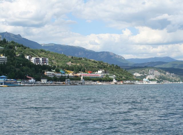 вид с моря на «Профессорский уголок»