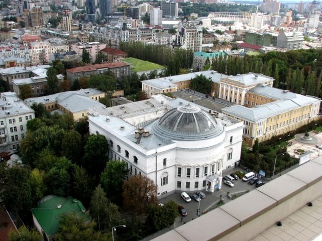 вид з висоти на Будинок учителя