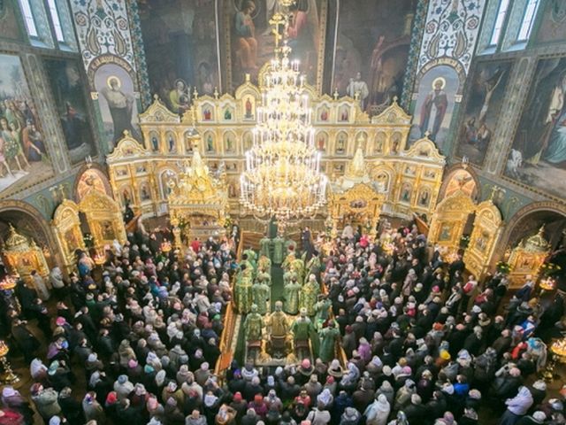 иконостас и интерьер Никольского собора