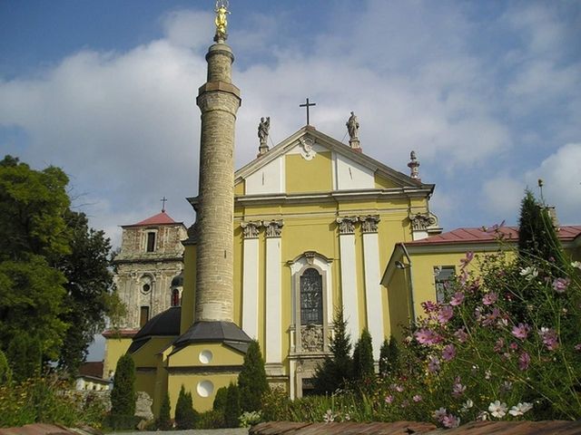 весь комплекс Кафедрального костела Петра и Павла