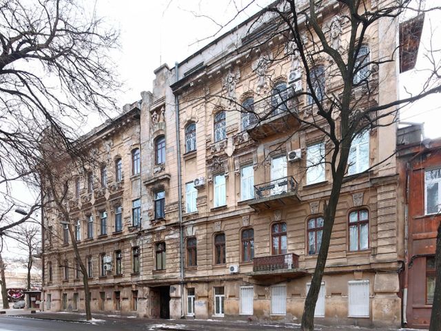 общий вид на дом Луцкого со стороны проулка Нахимова