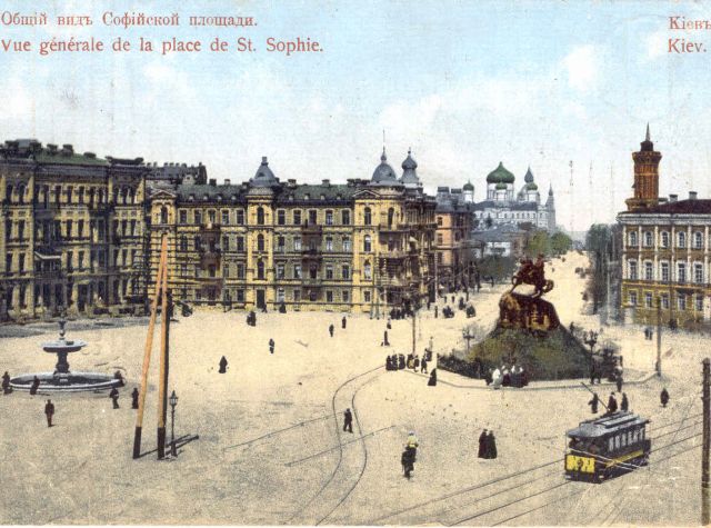 памятник Хмельницкому на Софиевской площади в 1900 году