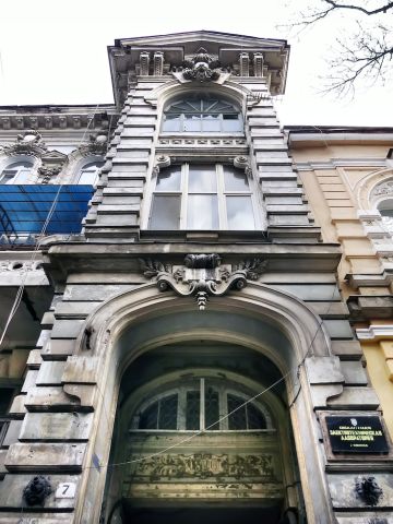 отделка ризалитов дома Короне