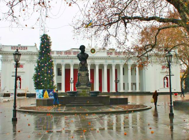 памятник-фонтан А.С.Пушкину на бул. Приморский / пл. Думская