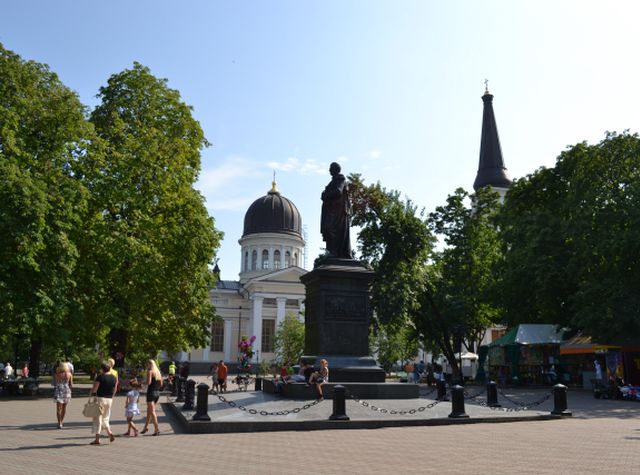 Памятник графу М.Воронцову на Соборной площади