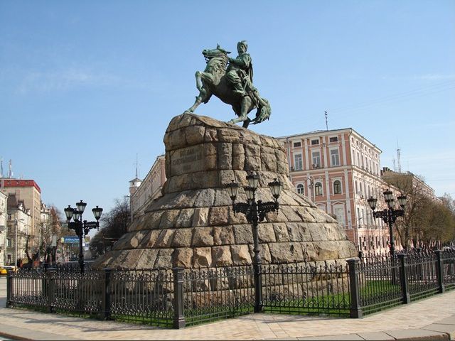 памятник Богдану Хмельницкому под другим ракурсом