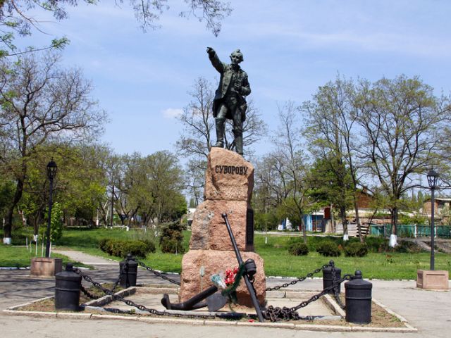 Памятник Суворову
