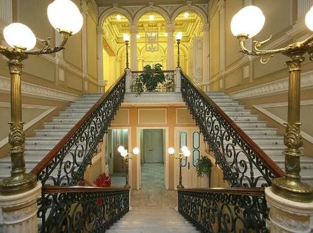 парадная лестница