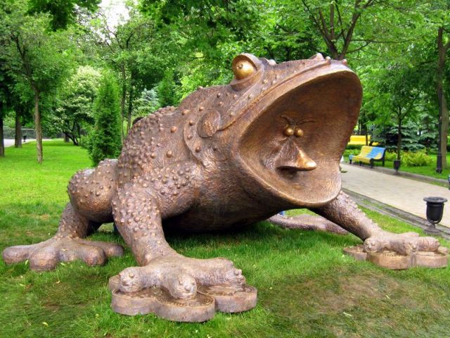 сказочная жаба в Купеческом парке