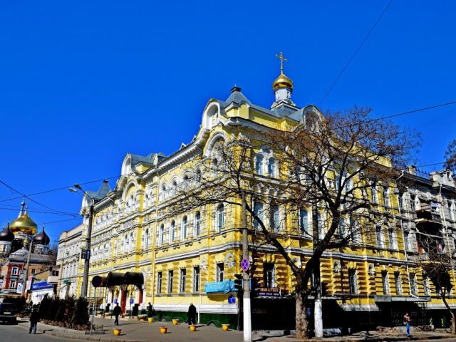 вид на Свято-Андреевское подворье