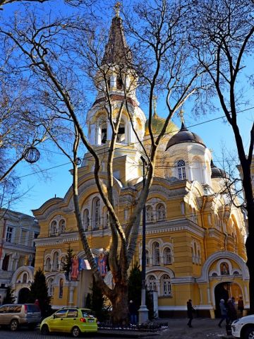 Свято-Ильинский монастырь c 2-ярусной 8-гранной колокольней и 5 главами со шлемовидными куполами