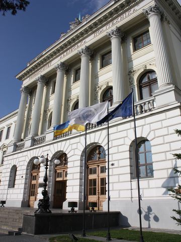 главный вход во Львовскую Политехнику