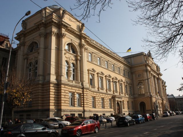 фасад Львовского университета им. И. Франка
