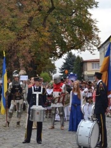 урочиста хода від Капітульної вулиці до Поштової