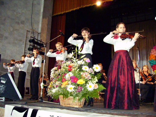 конкурсные выступления коллективов и солистов 