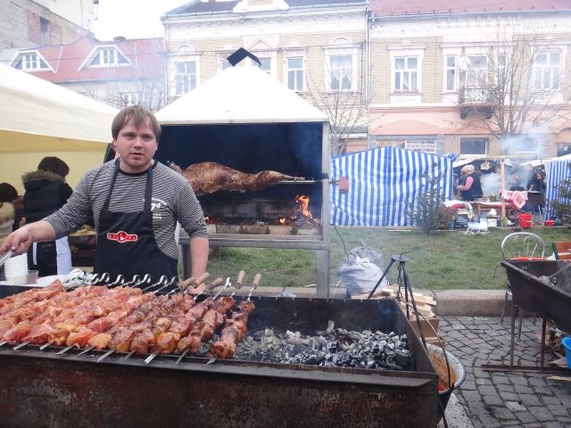 традиционные угощения на фестивале-конкурсе «Червене вино»