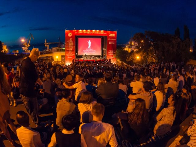 показ фильмов фестиваля на Потемкинской лестнице
